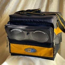 Vendora ΙΣΟΘΕΡΜΙΚΟ (COOLER BAG) Βαλιτσάκι, CALIFORNIA INNOVATIONS ΥΨΗΛΗΣ ΠΟΙΟΤΗΤΑΣ. ΔΙΑΘΕΤΕΙ ΕΝΣΩΜΑΤΩΜΑΝΕΝΑ ΗΧΕΙΑ ΥΨΗΛΗΣ ΑΠΟΔΟΣΗΣ ΗΧΟΥ.