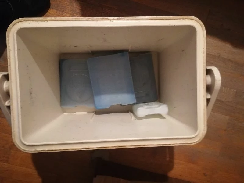 Vendora Πωλείται, φορητό ιταλικό ψυγείο μαζί με τις παγοκύστες του, χωρητικότητα 35lt - 50lt,(διαστάσεων Υ41cm, Μ41cm, Π28cm) - Image 4