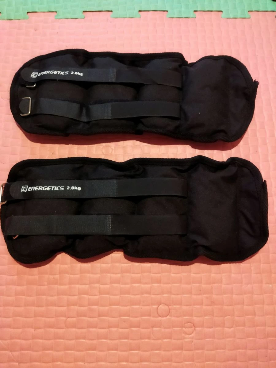 Vendora Δύο βαράκια γυμναστικής 13×40cm Energetics 2kg το καθένα για τα πόδια και τα χέρια με ρυθμιζόμενο διπλό λουράκι Velcro και αφαιρούμενα βάρη - Image 3