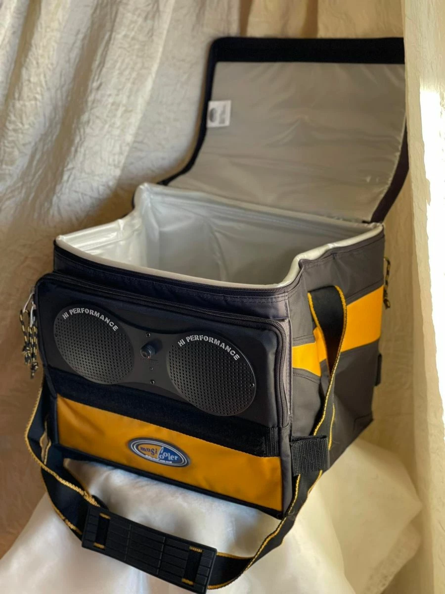 Vendora ΙΣΟΘΕΡΜΙΚΟ (COOLER BAG) Βαλιτσάκι, CALIFORNIA INNOVATIONS ΥΨΗΛΗΣ ΠΟΙΟΤΗΤΑΣ. ΔΙΑΘΕΤΕΙ ΕΝΣΩΜΑΤΩΜΑΝΕΝΑ ΗΧΕΙΑ ΥΨΗΛΗΣ ΑΠΟΔΟΣΗΣ ΗΧΟΥ. - Image 4