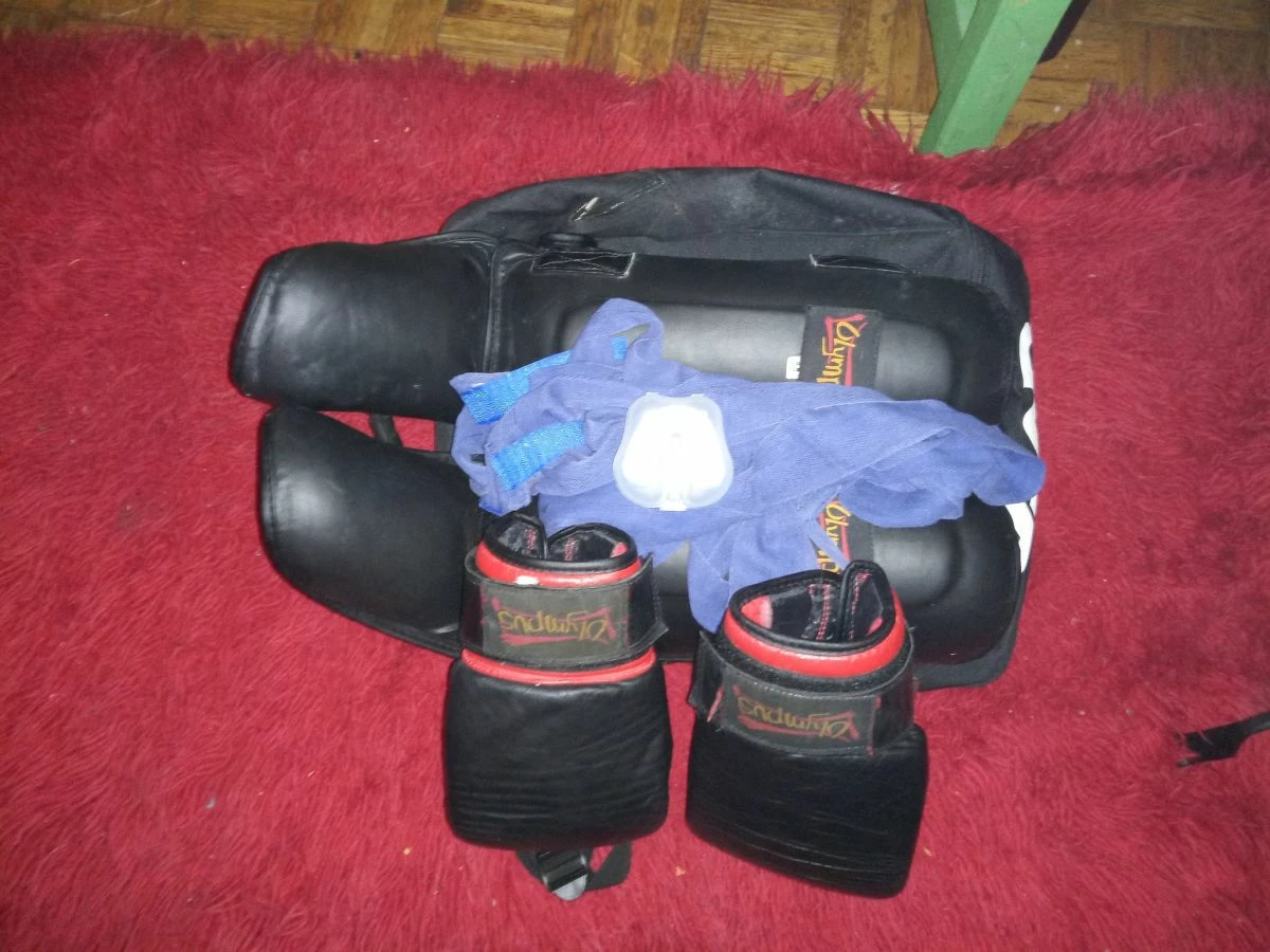 Vendora Πλήρες σετ πυγμαχίας Olympus Size Medium σε άριστη κατάσταση - Image 2