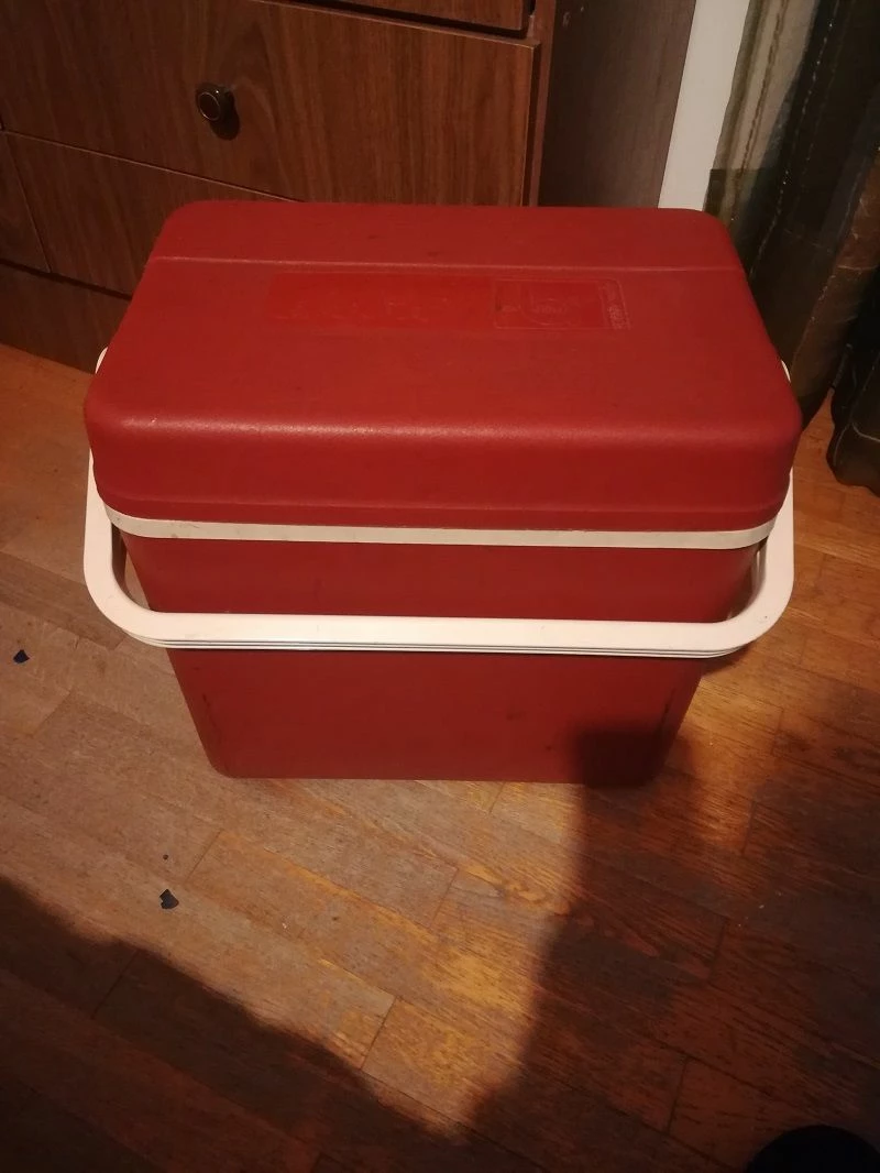 Vendora Πωλείται, φορητό ιταλικό ψυγείο μαζί με τις παγοκύστες του, χωρητικότητα 35lt - 50lt,(διαστάσεων Υ41cm, Μ41cm, Π28cm)