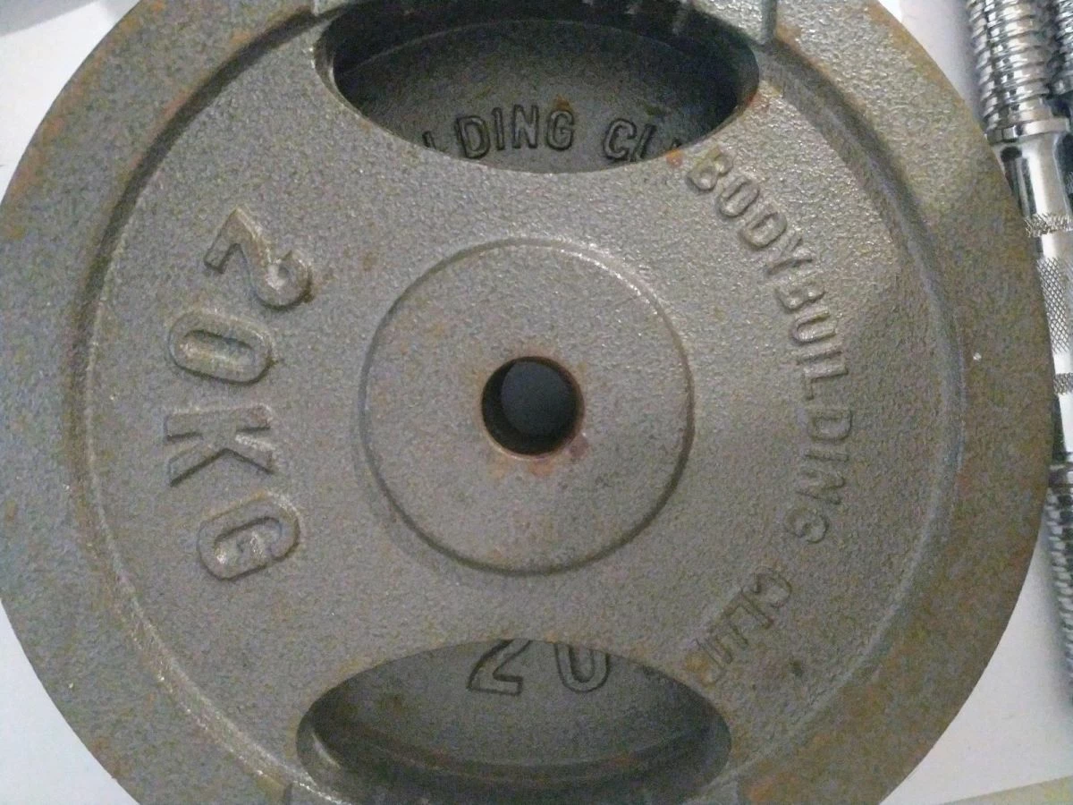 Vendora ΒΑΡΗ-ΔΙΣΚΟΙ ΑΠΟ ΜΑΝΤΕΜΙ BODYBUILDING CLUB(2x20kg + 4x10kg + 2x5kg + 4x2,5kg --> 100kg ΣΥΝΟΛΟ). ΔΙΝΟΝΤΑΙ ΜΑΖΙ ΚΑΙ 2 ΑΛΤΗΡΕΣ ΜΕ ΤΙΣ ΑΣΦΑΛΕΙΕΣ ΤΟΥΣ. - Image 6