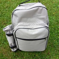 Vendora Σακίδιο πλάτης για ταξίδι,αθλητισμό,πικ-νίκ κάμπινγκ κ.α!Εξωτερική θήκη για φιάλη νερού,κρασιού κ.α!Εσωτερικά από δύο πιάτα,κουτάλια, πιρούνι,μαχαίρια,ποτήρια, πετσέτες,τραπεζομάντηλο και ανοιχτήρι!!!