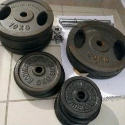 Vendora ΒΑΡΗ-ΔΙΣΚΟΙ ΑΠΟ ΜΑΝΤΕΜΙ BODYBUILDING CLUB(2x20kg + 4x10kg + 2x5kg + 4x2,5kg --> 100kg ΣΥΝΟΛΟ). ΔΙΝΟΝΤΑΙ ΜΑΖΙ ΚΑΙ 2 ΑΛΤΗΡΕΣ ΜΕ ΤΙΣ ΑΣΦΑΛΕΙΕΣ ΤΟΥΣ.